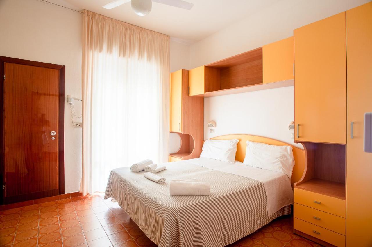 Piccolo Hotel Kursaal Чезенатико Экстерьер фото
